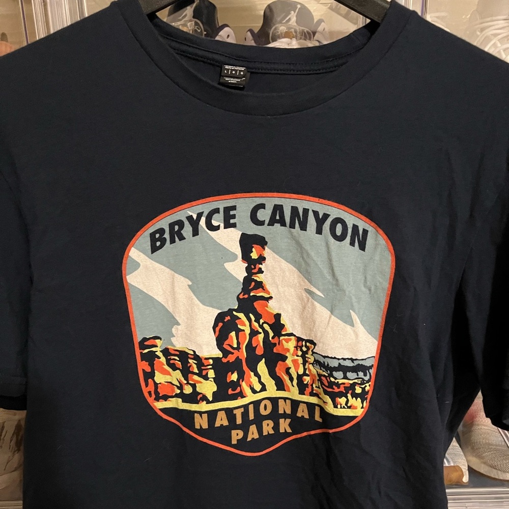 Utah national parks T shirt bundle - all sizes large and never before been worn